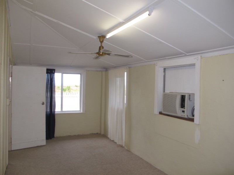 85 Esplanade, Bowen QLD 4805