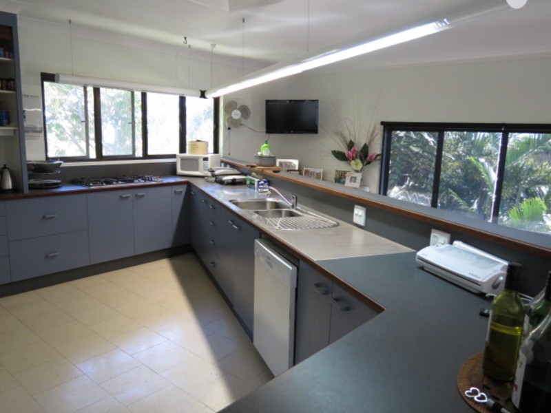 69 Hillview Road, Bowen QLD 4805