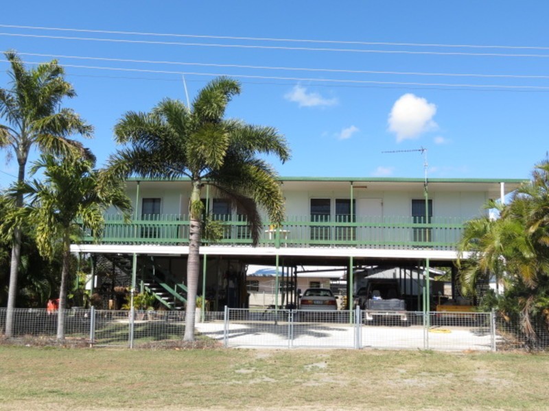 69 Whyte Avenue, Bowen QLD 4805