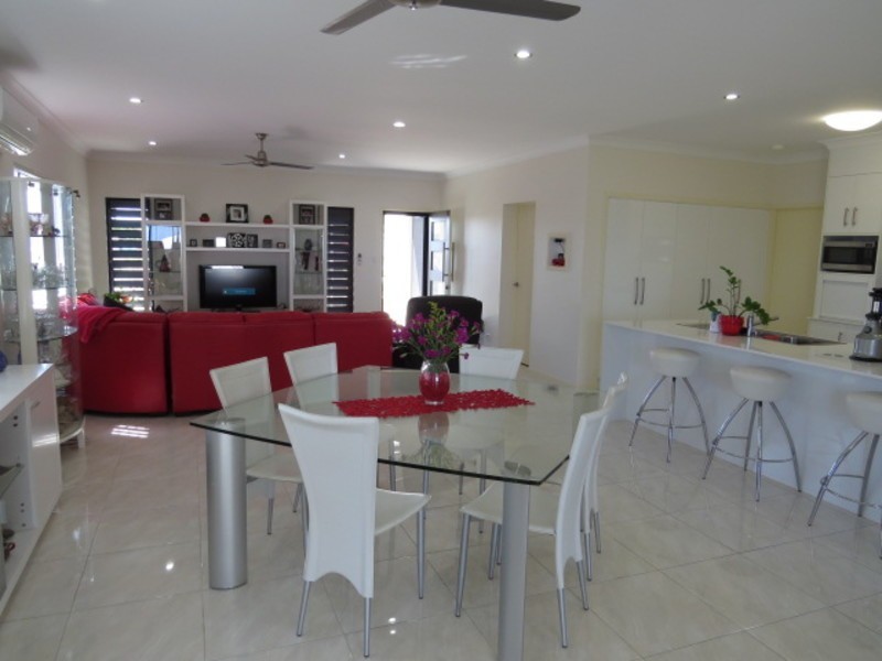 16 Reynolds Street, Bowen QLD 4805