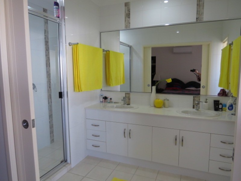 16 Reynolds Street, Bowen QLD 4805