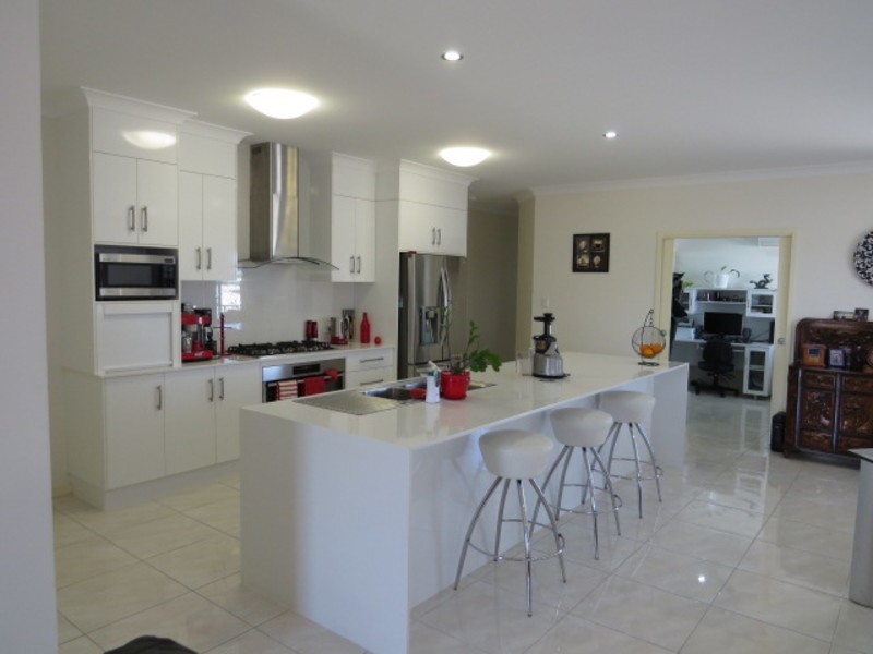 16 Reynolds Street, Bowen QLD 4805