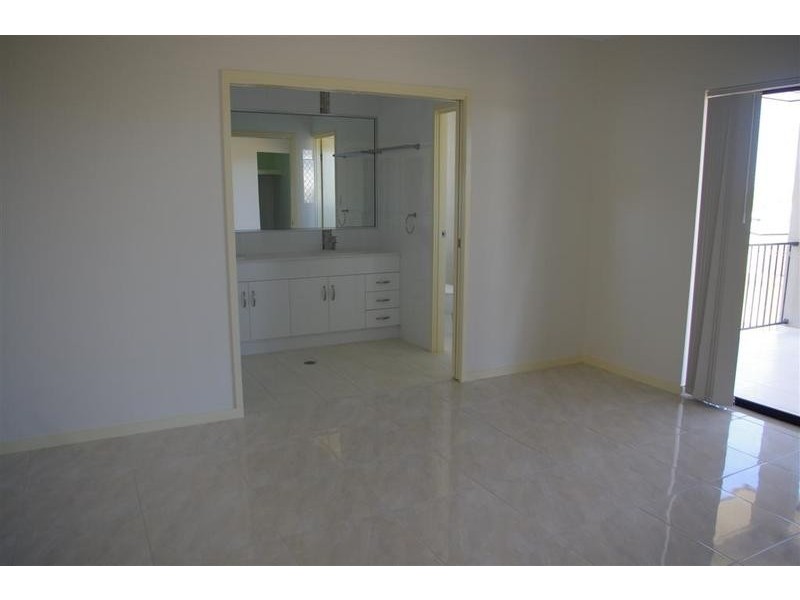 16 Reynolds Street, Bowen QLD 4805