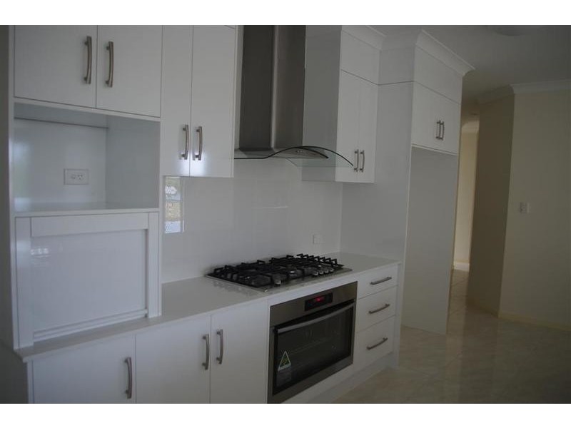 16 Reynolds Street, Bowen QLD 4805