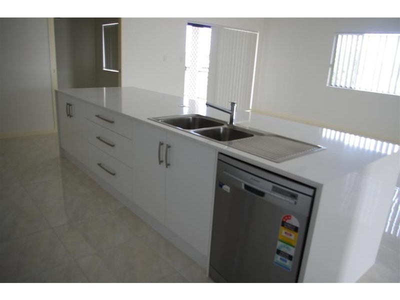 16 Reynolds Street, Bowen QLD 4805