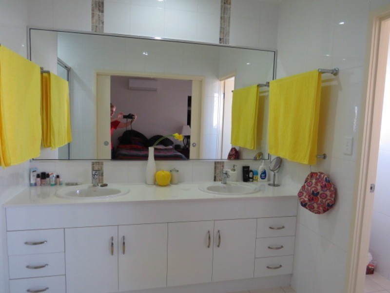 16 Reynolds Street, Bowen QLD 4805