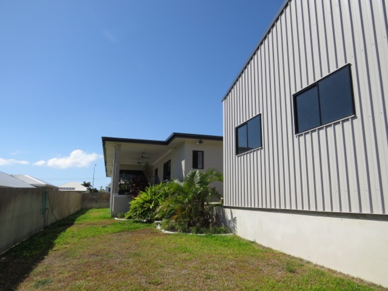 16 Reynolds Street, Bowen QLD 4805