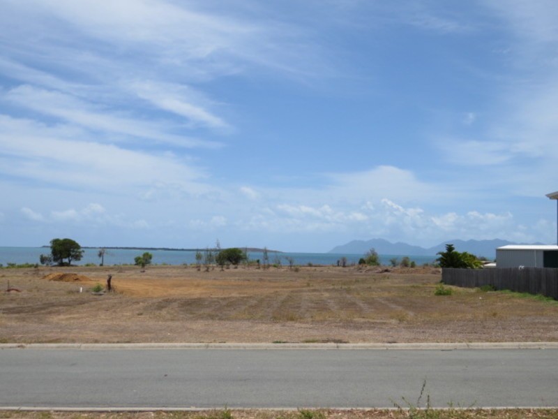 7 Bayside Court, Bowen QLD 4805