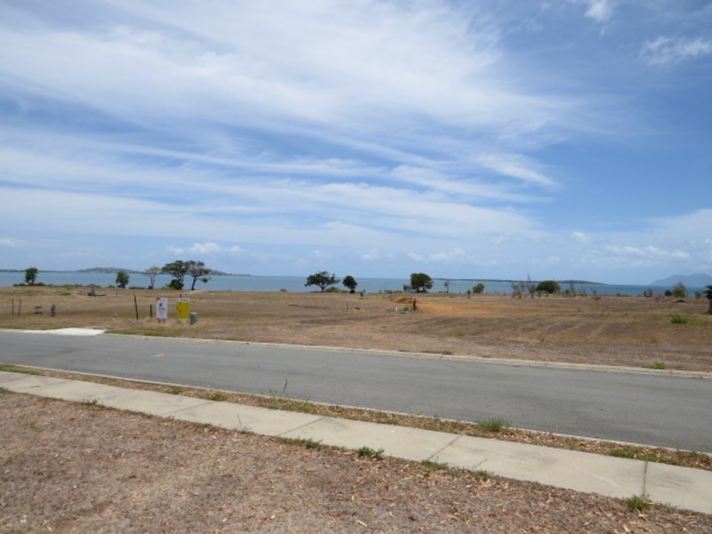 7 Bayside Court, Bowen QLD 4805