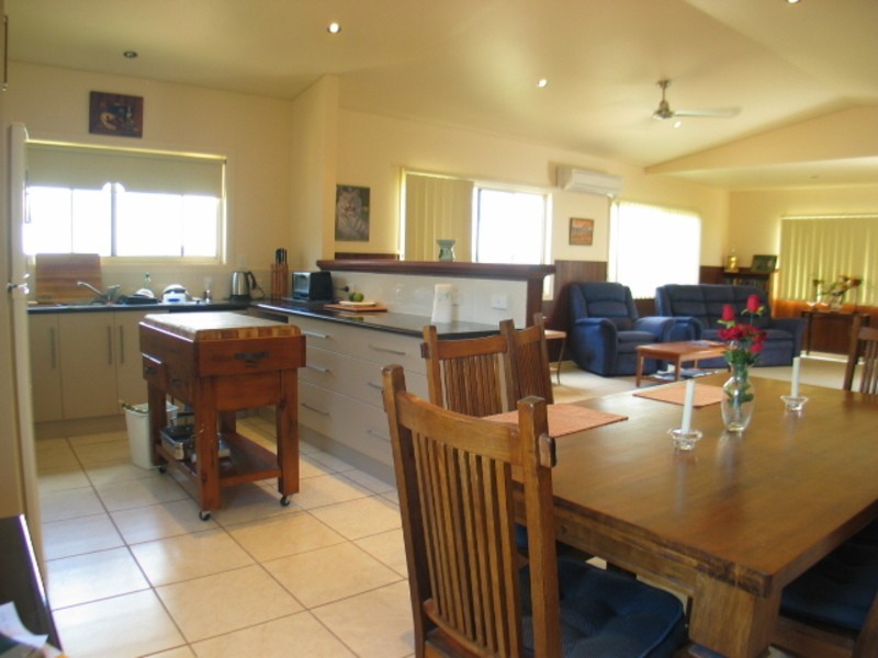 2/104 Dalrymple Street, Bowen QLD 4805