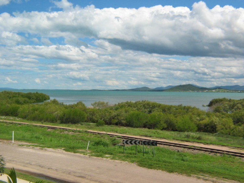 2/104 Dalrymple Street, Bowen QLD 4805