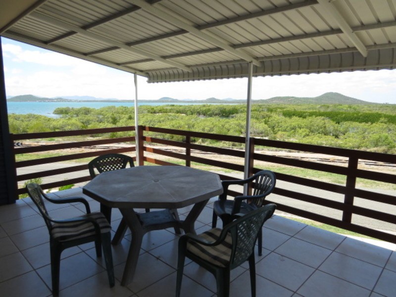 2/104 Dalrymple Street, Bowen QLD 4805