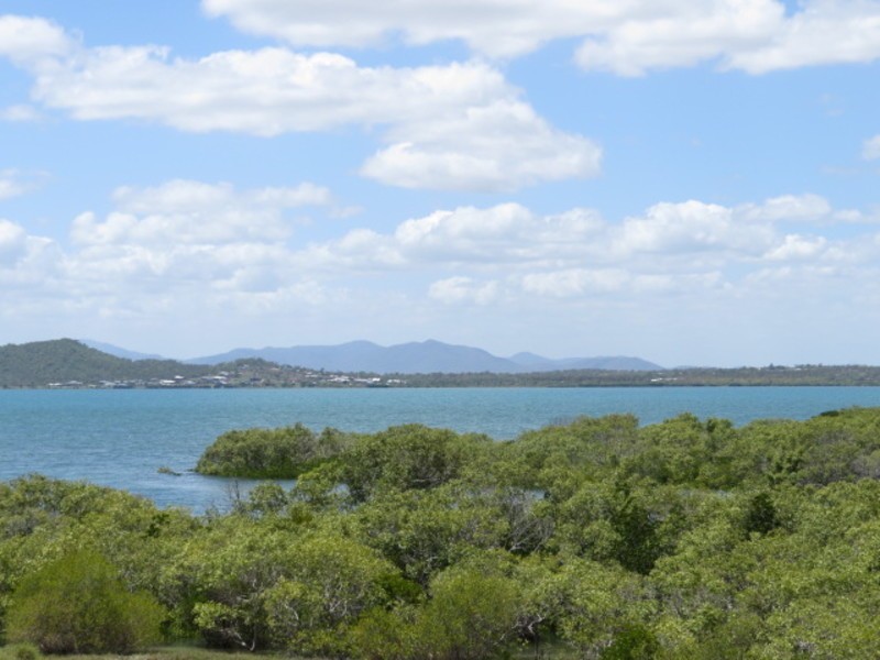 2/104 Dalrymple Street, Bowen QLD 4805