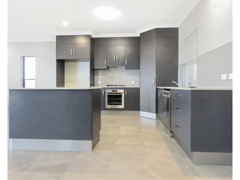 110 – 112 Ocean View Drive, Bowen QLD 4805