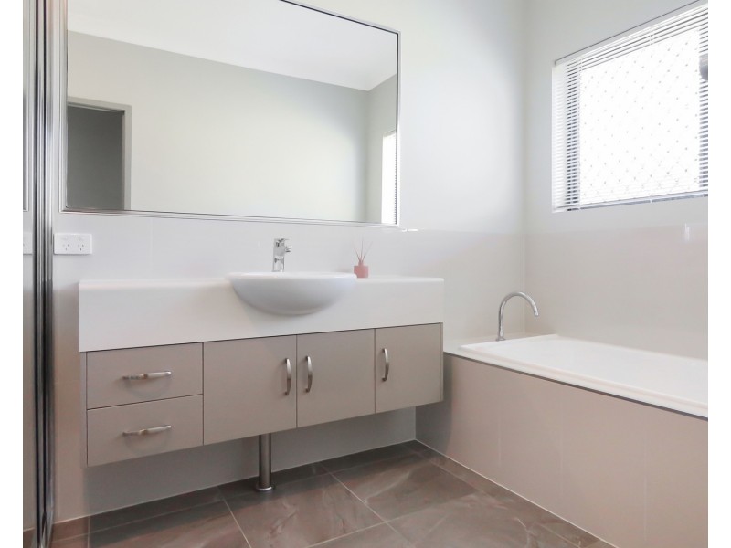 110 – 112 Ocean View Drive, Bowen QLD 4805