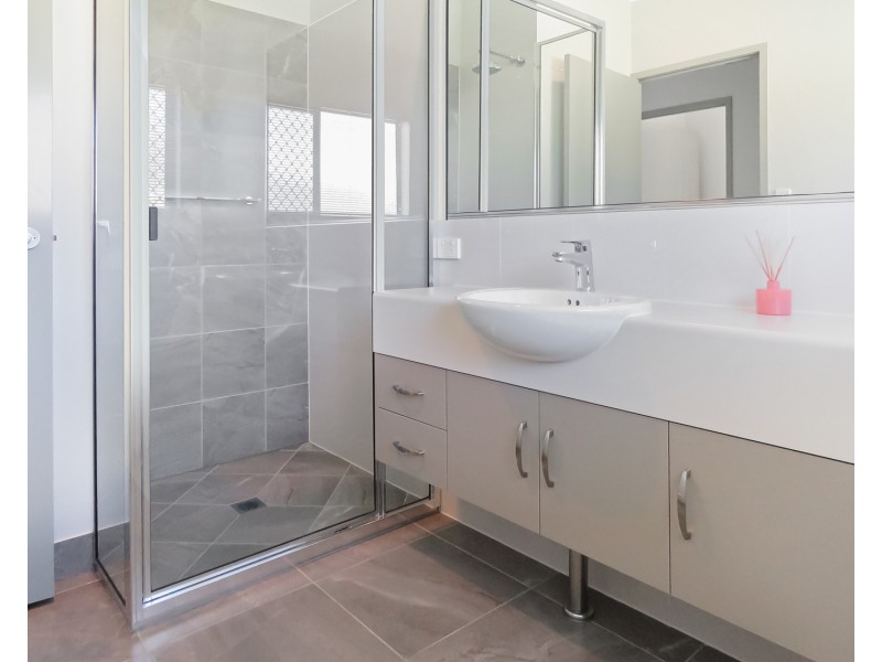 110 – 112 Ocean View Drive, Bowen QLD 4805