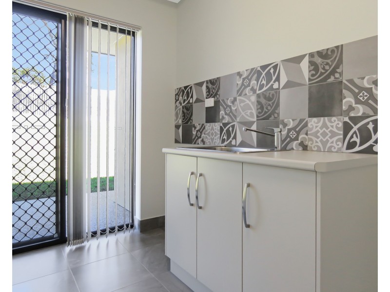 110 – 112 Ocean View Drive, Bowen QLD 4805