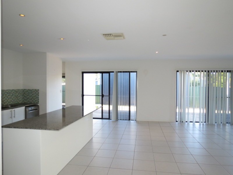 2/8 Gilbert Street, Bowen QLD 4805