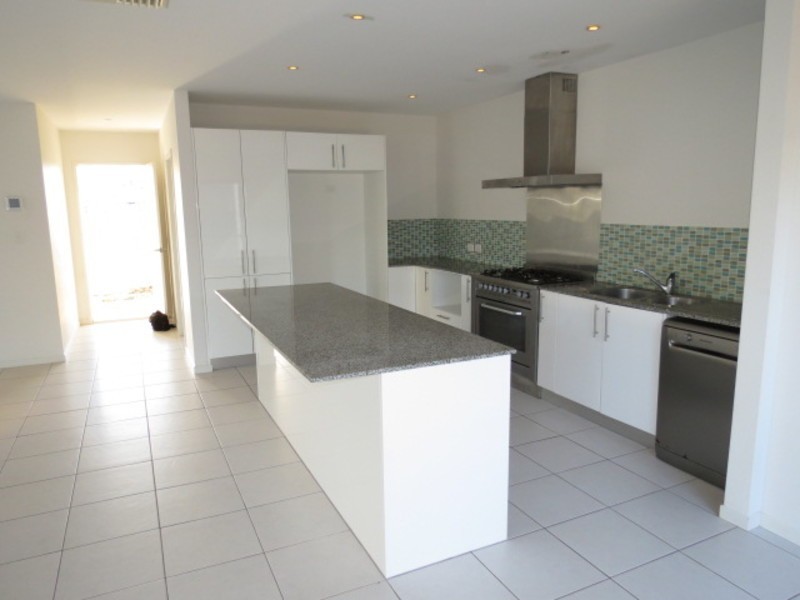 2/8 Gilbert Street, Bowen QLD 4805