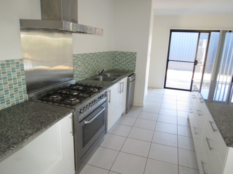 2/8 Gilbert Street, Bowen QLD 4805