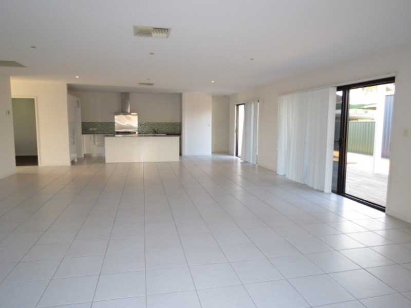 2/8 Gilbert Street, Bowen QLD 4805