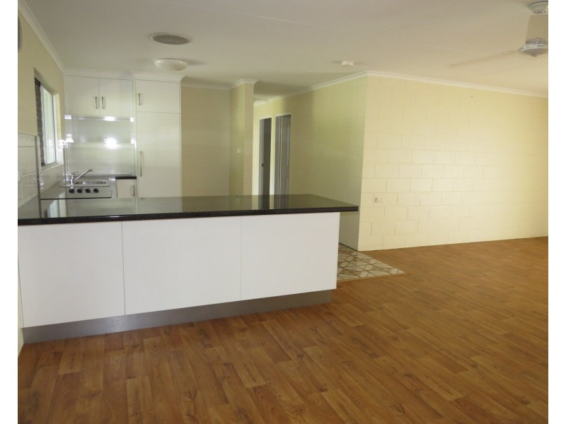 7 Queens Road, Bowen QLD 4805