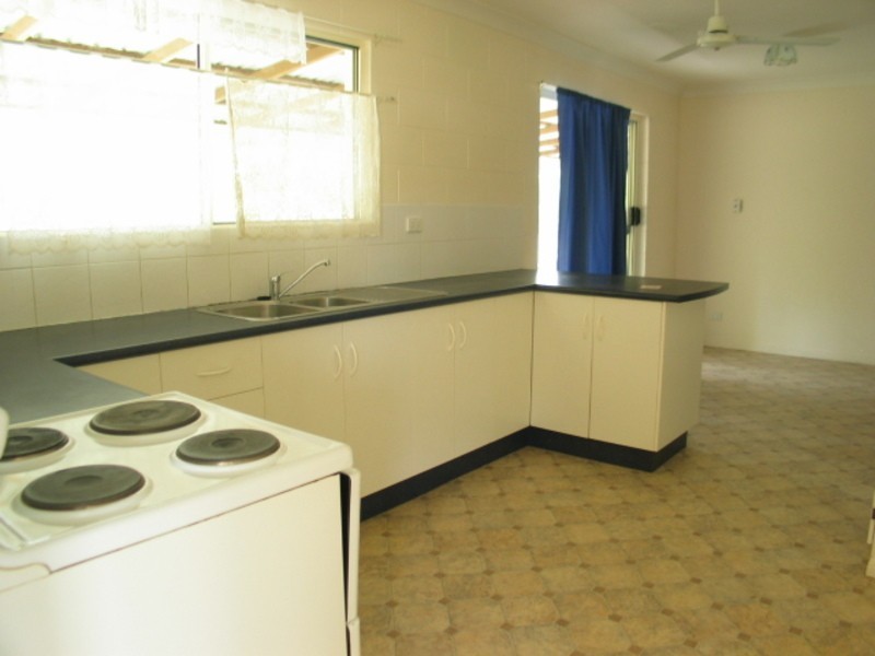 32 Crofton Street, Bowen QLD 4805