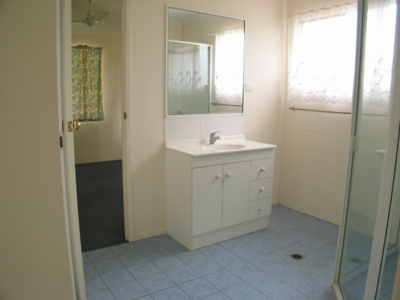 32 Crofton Street, Bowen QLD 4805