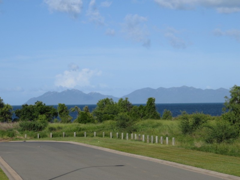 140 Ocean View Drive, Bowen QLD 4805