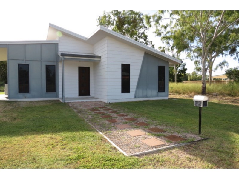 36 Crofton Street, Bowen QLD 4805