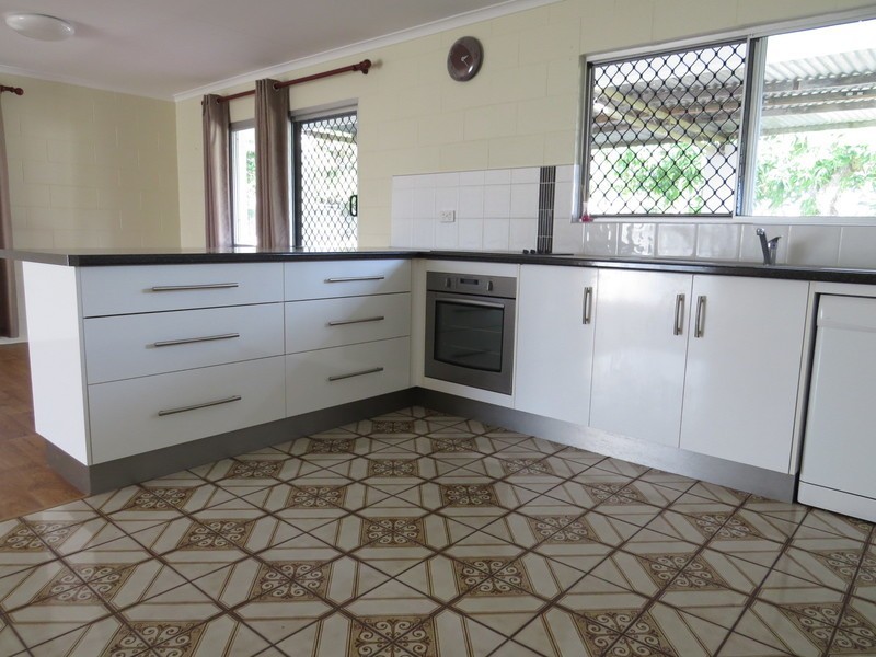 7  Queens Road, Bowen QLD 4805