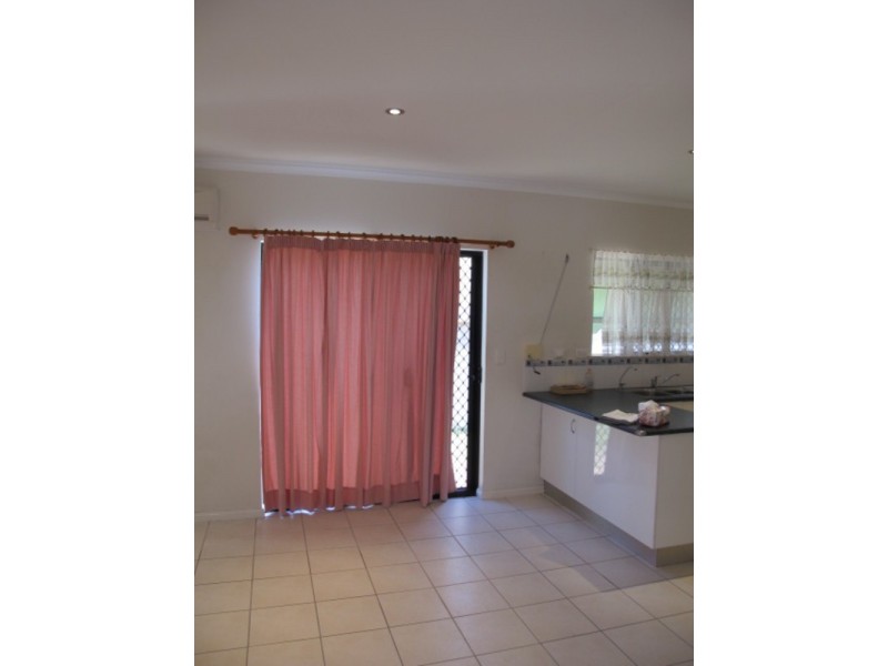 4/13 Queens Road, Bowen QLD 4805