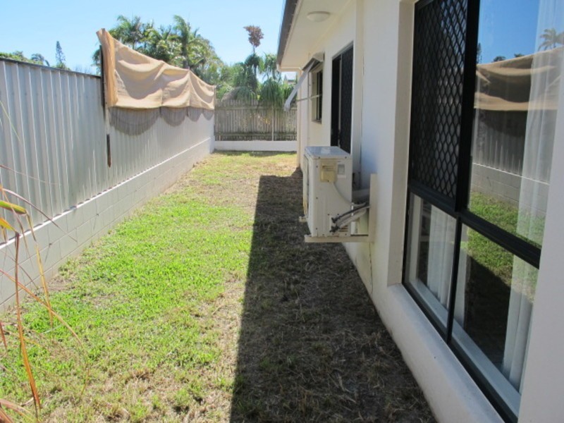 4/13 Queens Road, Bowen QLD 4805