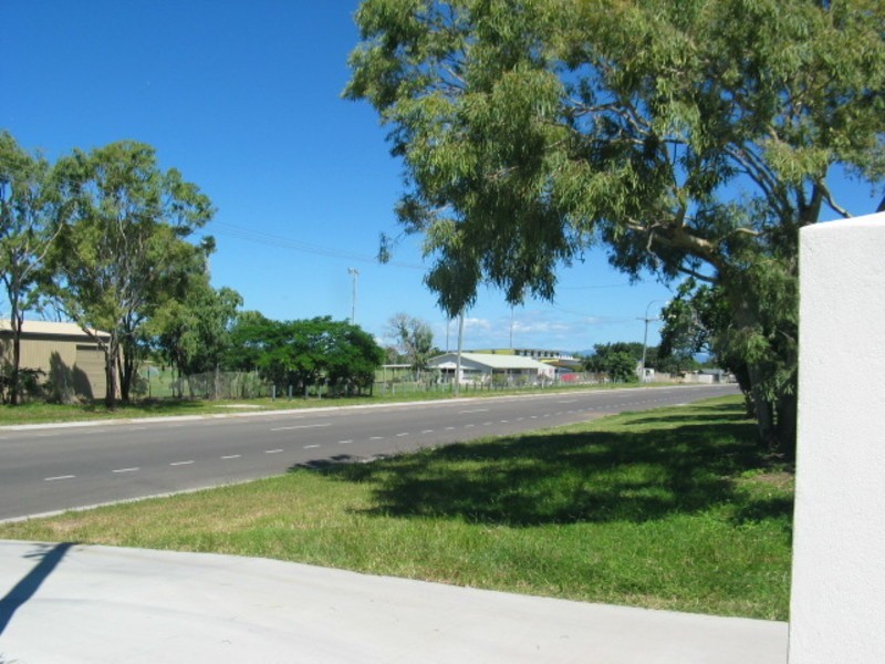 4/13 Queens Road, Bowen QLD 4805