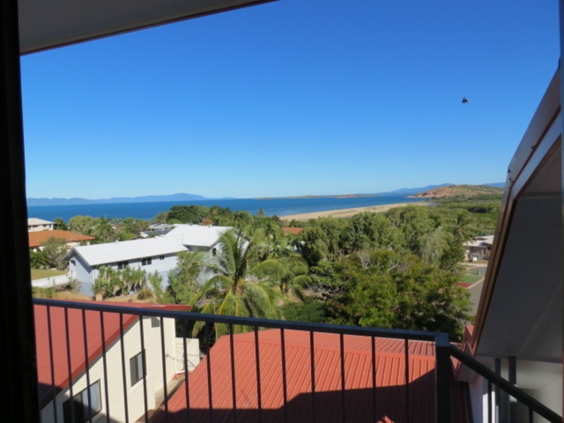 4/10 Poinciana Drive, Bowen QLD 4805