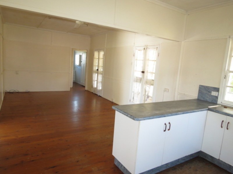 27 Elphinstone Street, Bowen QLD 4805