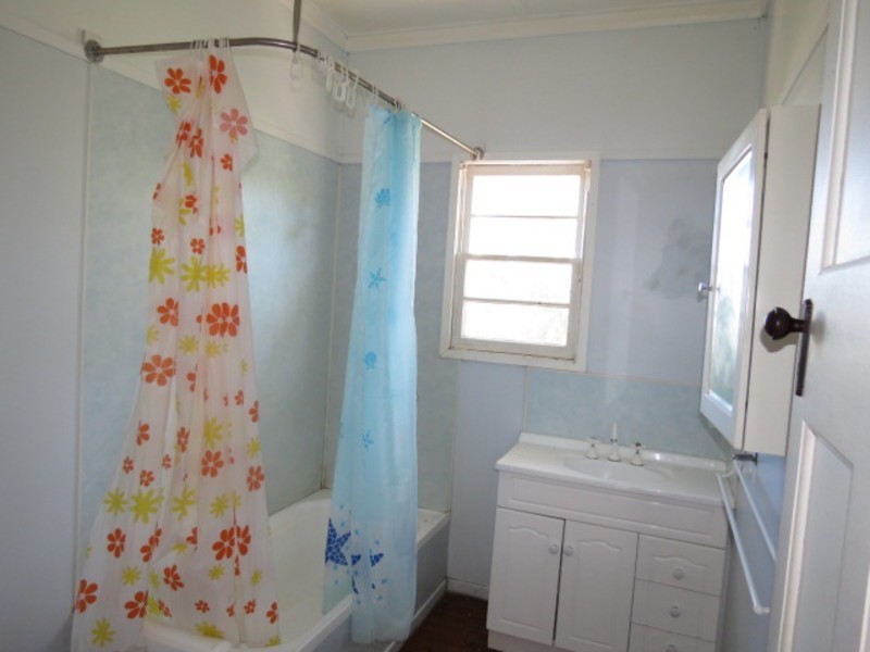 27 Elphinstone Street, Bowen QLD 4805
