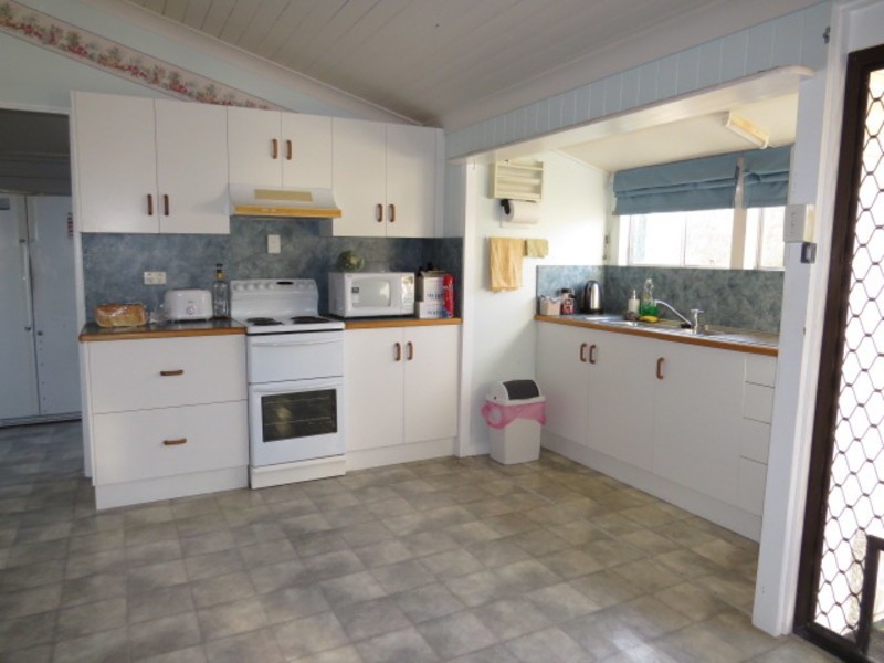 32 Reynolds Street, Bowen QLD 4805