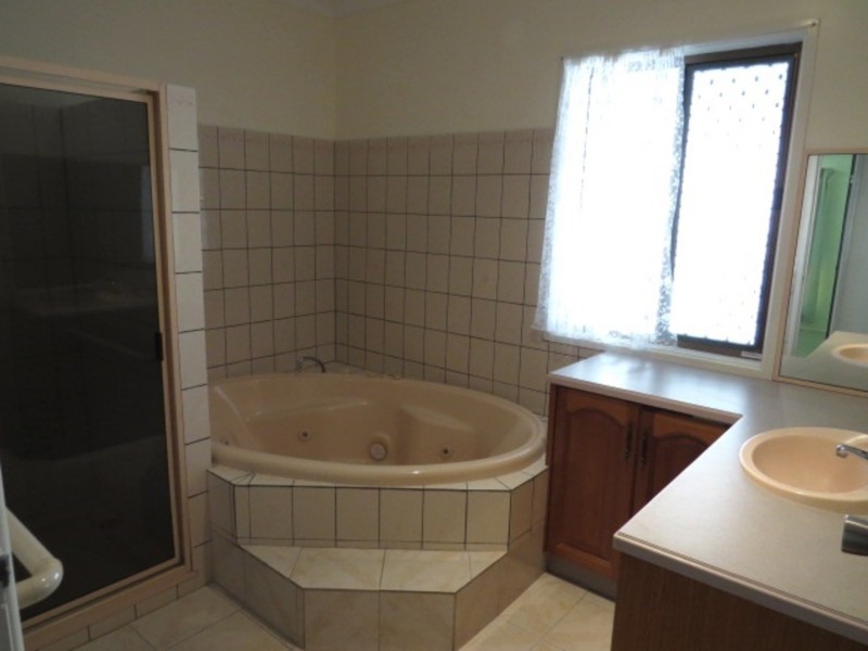 132 Hillview Road, Bowen QLD 4805