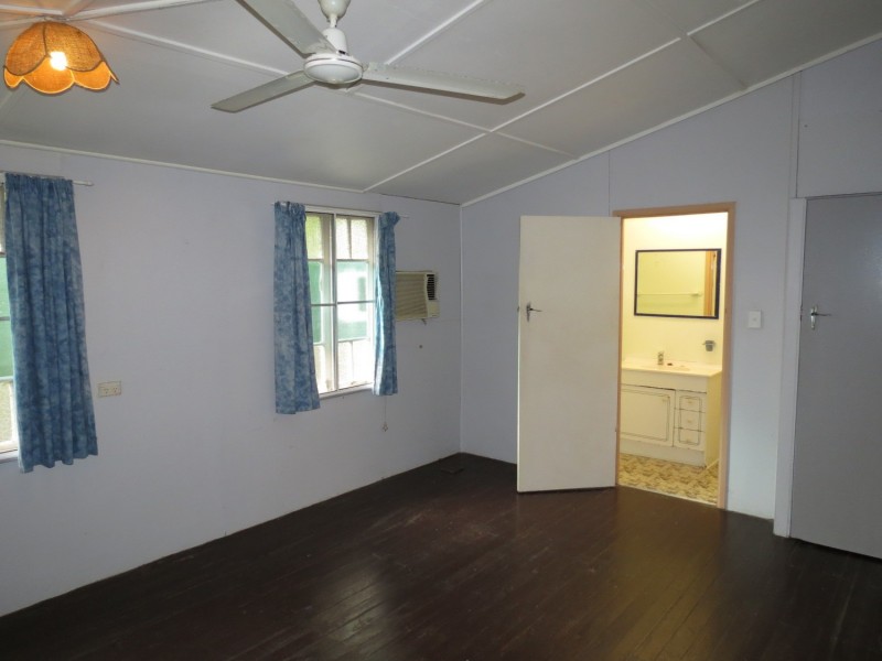 2/25 Tracey Street, Bowen QLD 4805