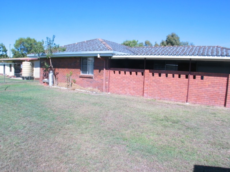 4 Robe Street, Bowen QLD 4805