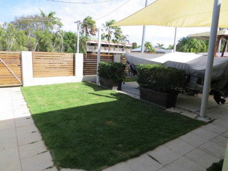 42 Whyte Avenue, Bowen QLD 4805