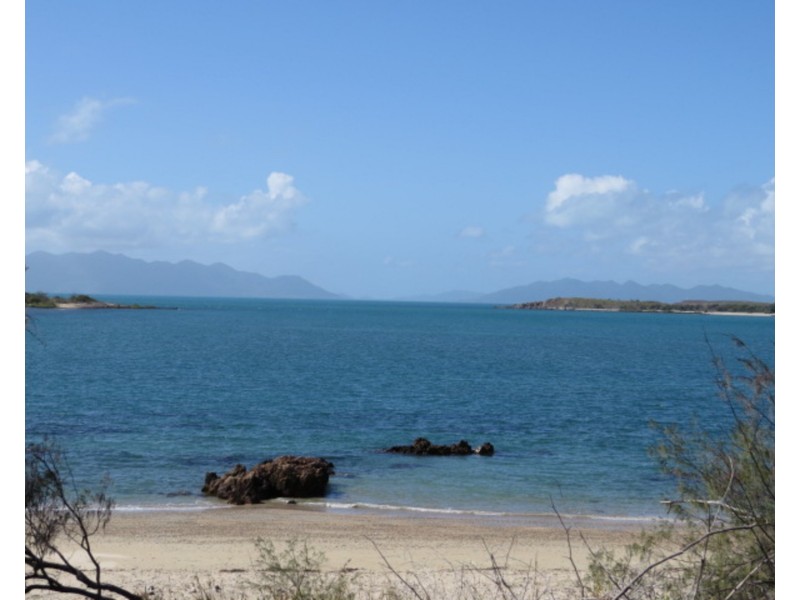 7 Elphinstone Street, Bowen QLD 4805