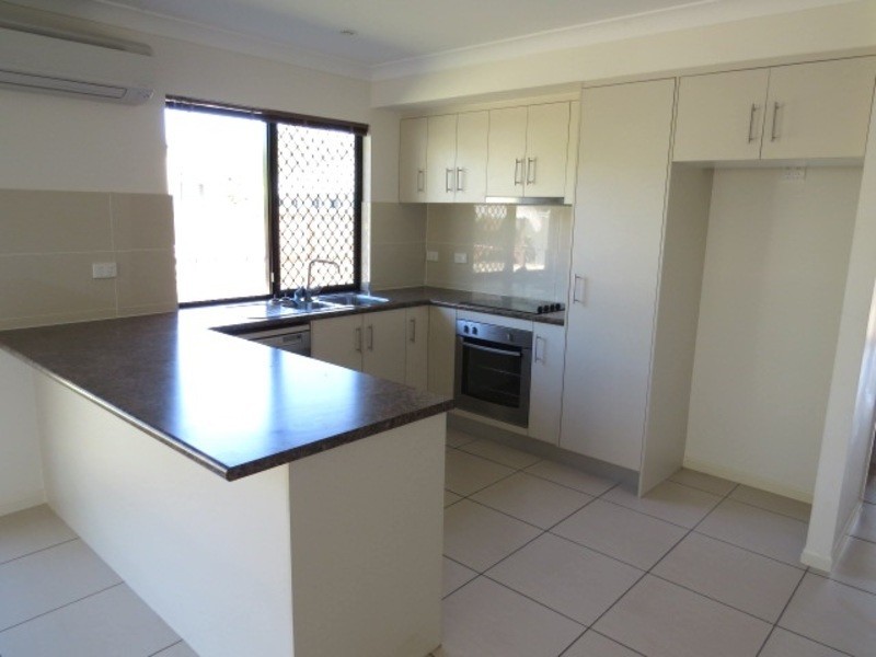 2/23 Tea Tree Close, Bowen QLD 4805