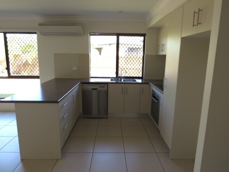 2/23 Tea Tree Close, Bowen QLD 4805