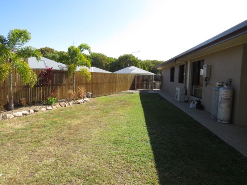 2/23 Tea Tree Close, Bowen QLD 4805