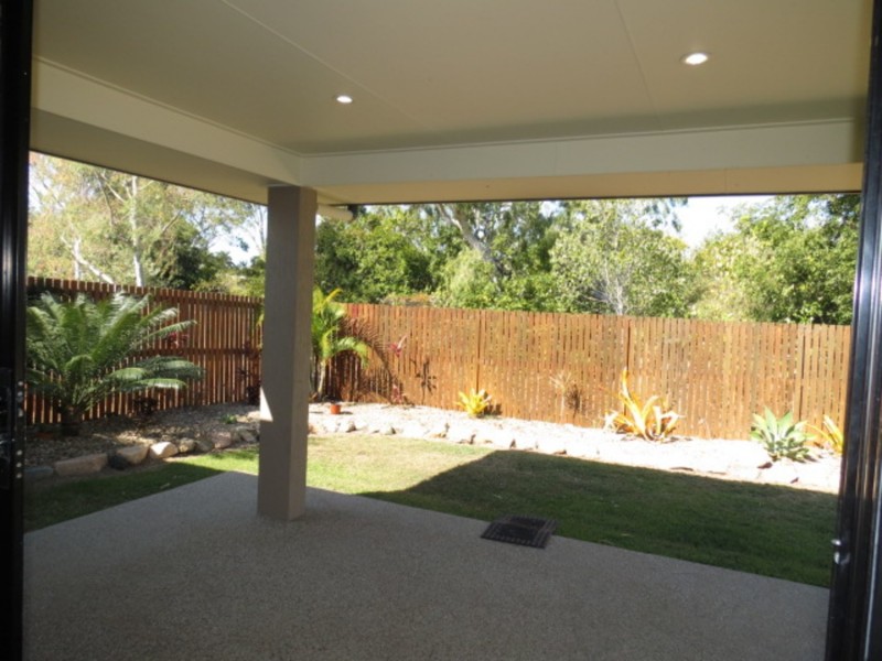 2/23 Tea Tree Close, Bowen QLD 4805
