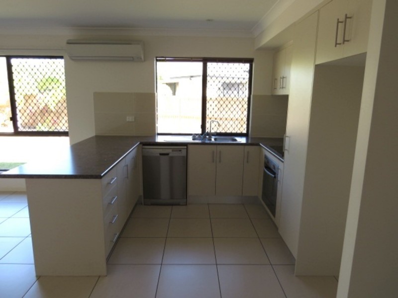 2/23 Tea Tree Close, Bowen QLD 4805