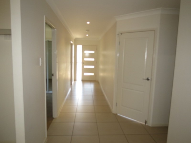 2/23 Tea Tree Close, Bowen QLD 4805
