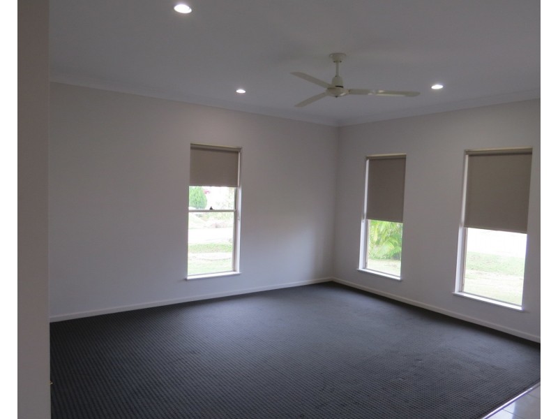 33 Seabreeze Crescent, Bowen QLD 4805